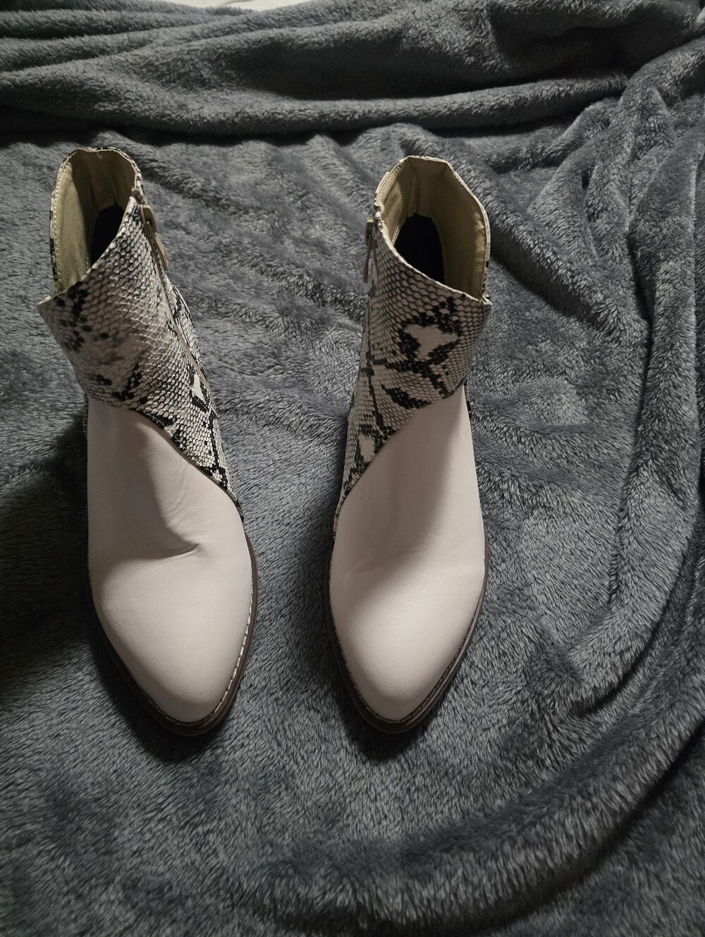 H&M White Ankle Boots with Snake-Print Wrap